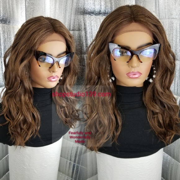 shopstudio139 Accessories - Sexy and chic wavy Bob wig with middle part